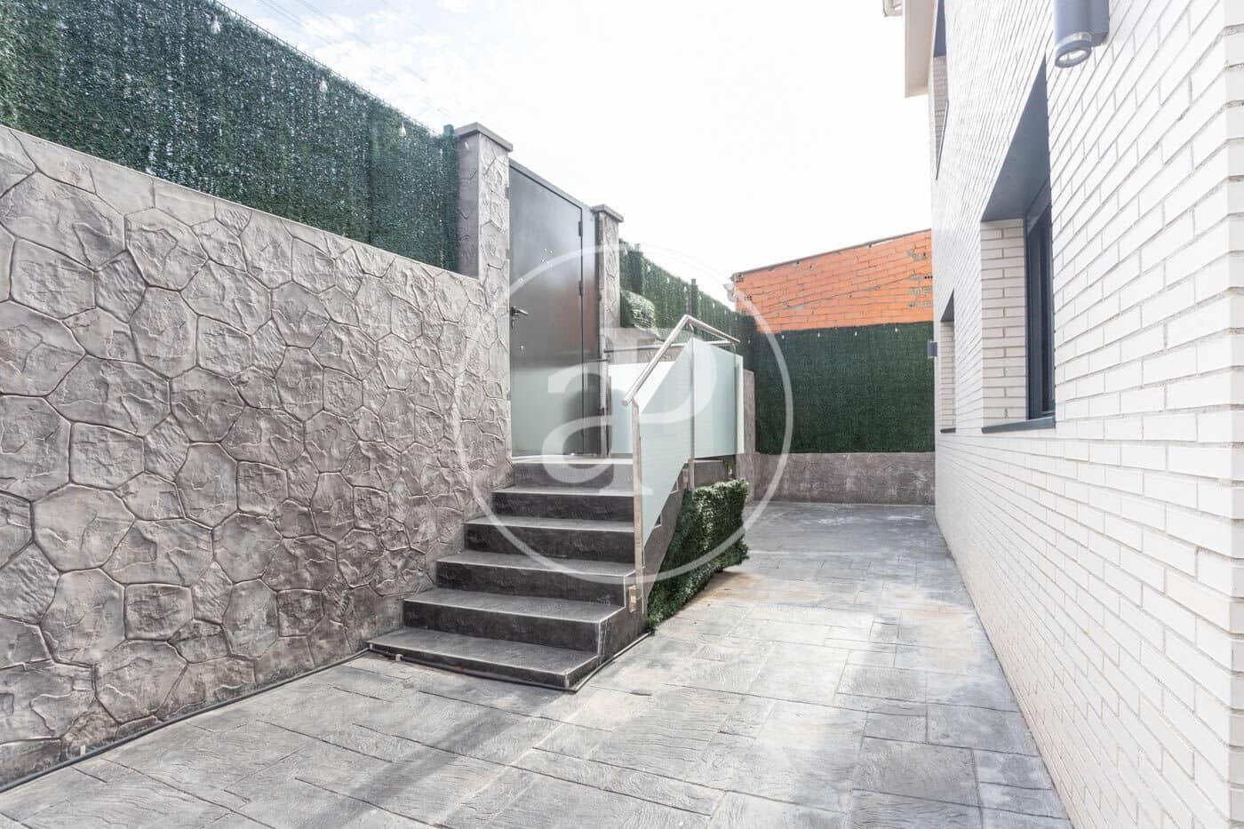 4 bedroom Apartment for rent in Sant Boi de Llobregat - € 4,300 (Ref: 9062626)