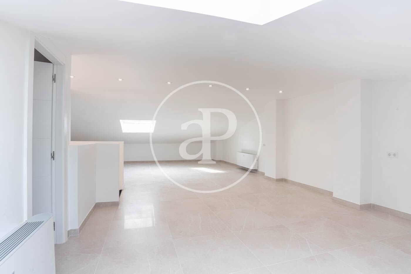 4 bedroom Apartment for rent in Sant Boi de Llobregat - € 4,300 (Ref: 9062626)