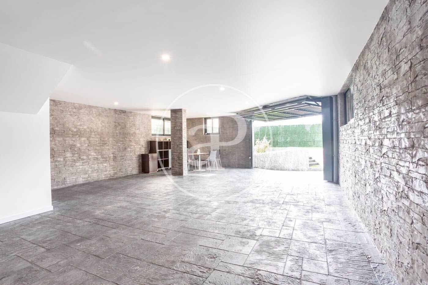 4 bedroom Apartment for rent in Sant Boi de Llobregat - € 4,300 (Ref: 9062626)