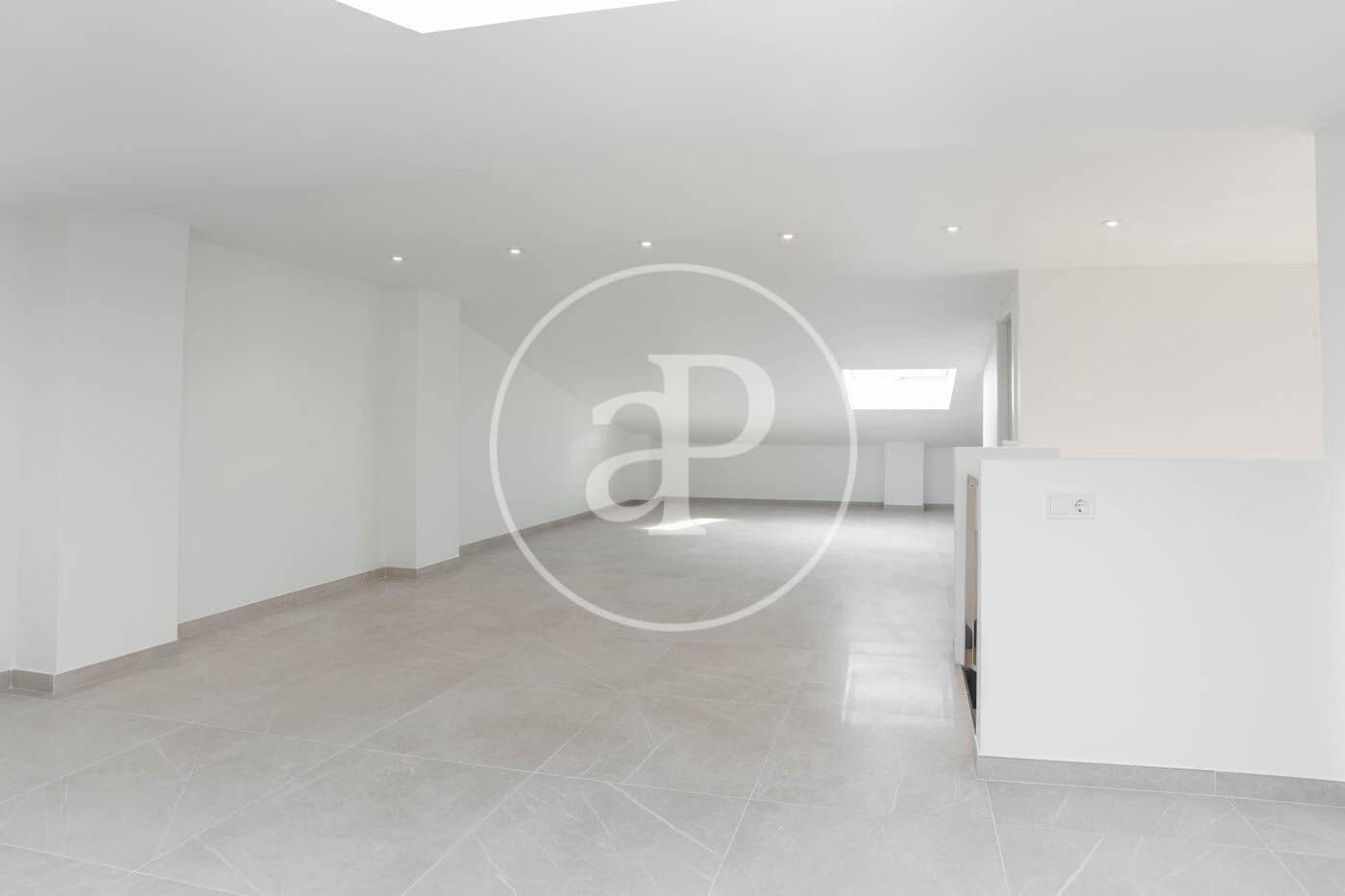 4 bedroom Apartment for rent in Sant Boi de Llobregat - € 4,300 (Ref: 9062626)