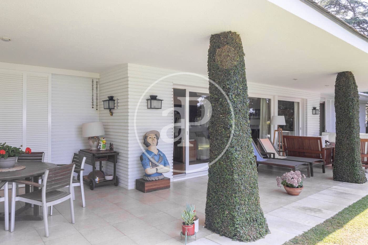 4 bedroom Villa for sale in Sant Vicenc de Montalt with pool - € 2,900,000 (Ref: 9065444)