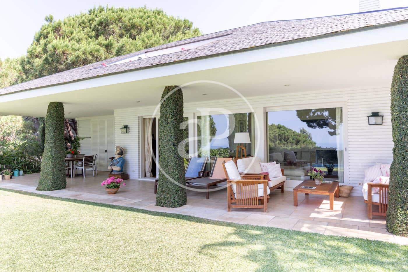 4 bedroom Villa for sale in Sant Vicenc de Montalt with pool - € 2,900,000 (Ref: 9065444)