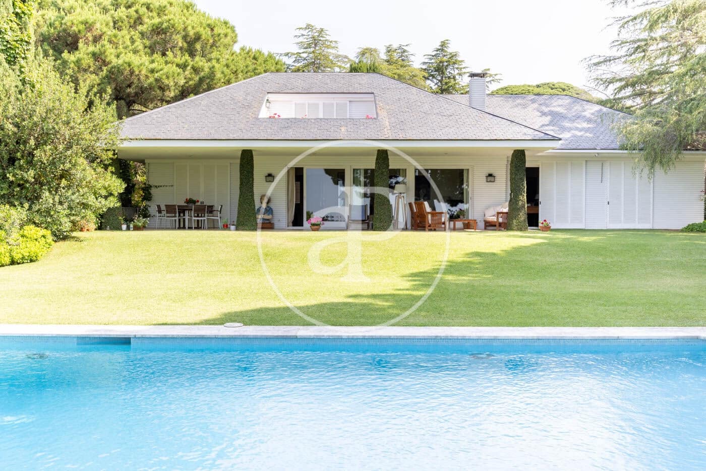 4 bedroom Villa for sale in Sant Vicenc de Montalt with pool - € 2,900,000 (Ref: 9065444)