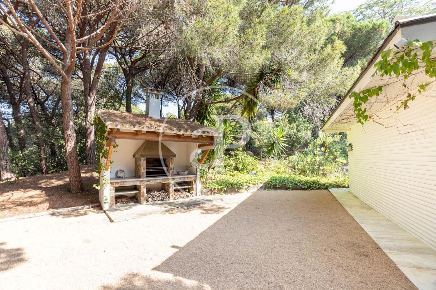 4 bedroom Villa for sale in Sant Vicenc de Montalt with pool - € 2,900,000 (Ref: 9065444)