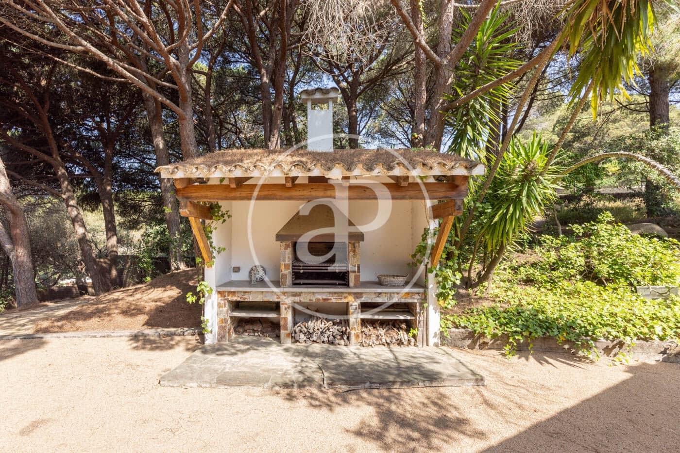 4 bedroom Villa for sale in Sant Vicenc de Montalt with pool - € 2,900,000 (Ref: 9065444)