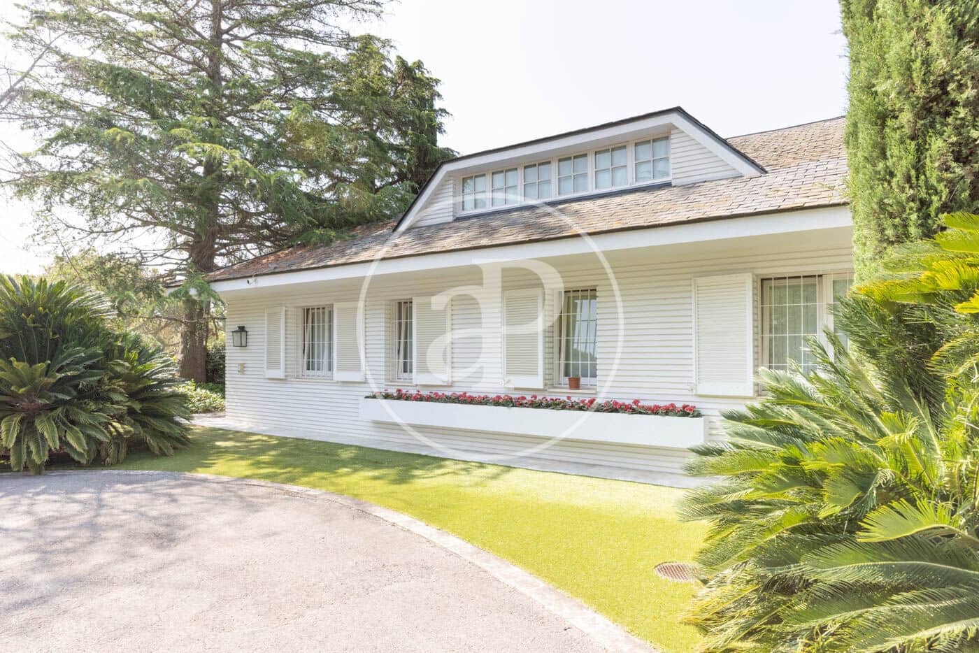 4 bedroom Villa for sale in Sant Vicenc de Montalt with pool - € 2,900,000 (Ref: 9065444)