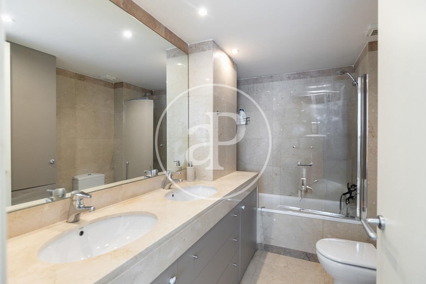 3 sypialnia Apartament na sprzedaż w Miasto Barcelona z basenem - 1 200 000 € (Ref: 9085502)