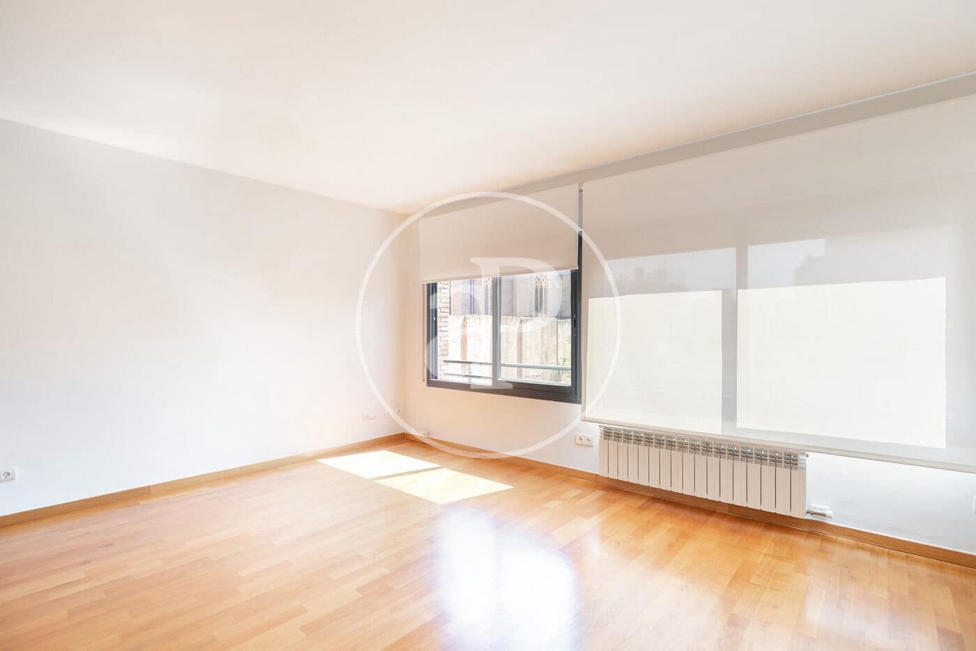 3 soverom Leilighet til leie i Barcelona by - € 3 600 (Ref: 9085503)