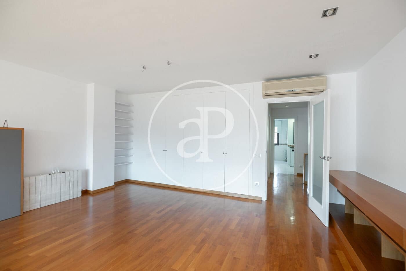 3 soverom Leilighet til leie i Barcelona by - € 3 600 (Ref: 9085503)