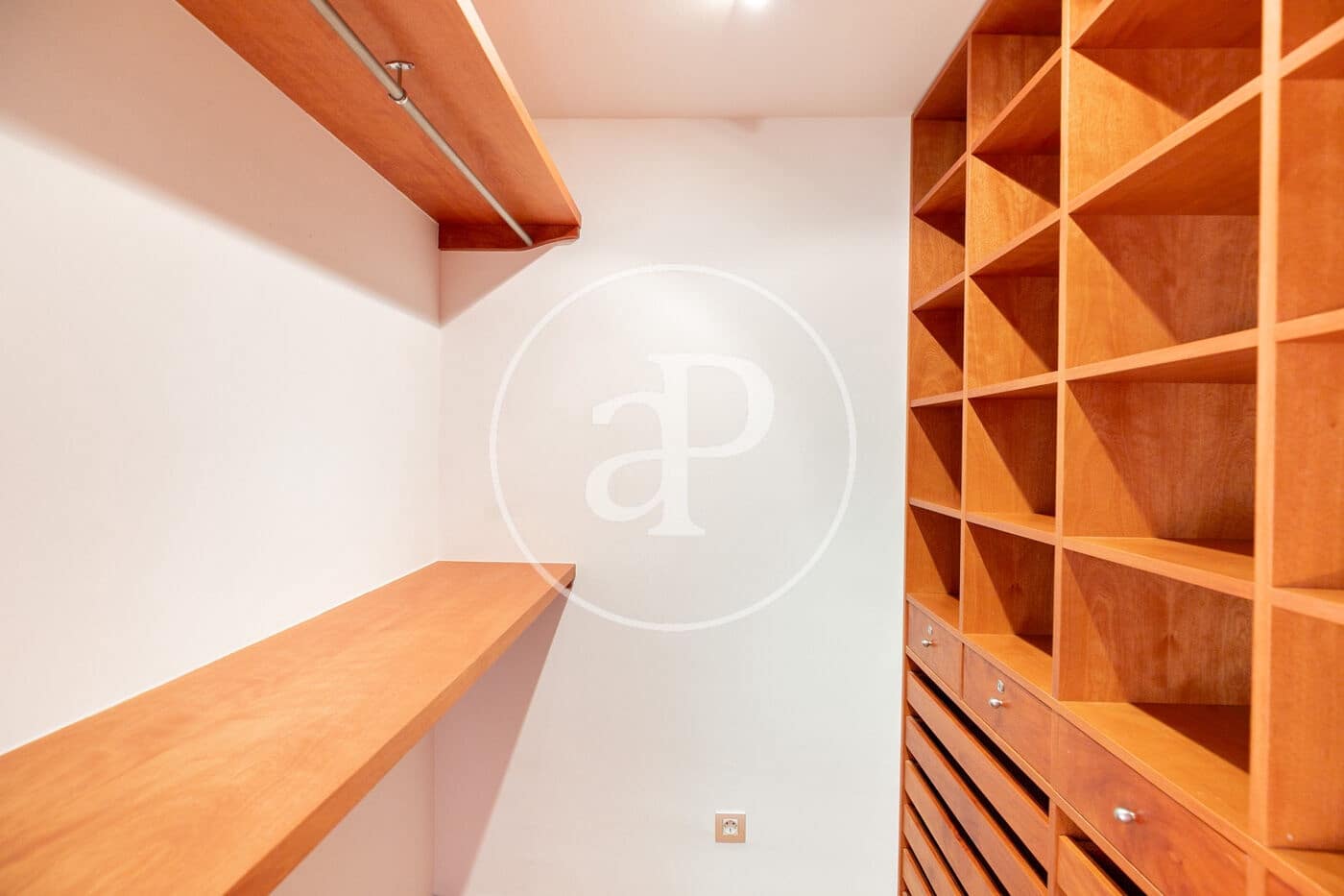 3 soverom Leilighet til leie i Barcelona by - € 3 600 (Ref: 9085503)