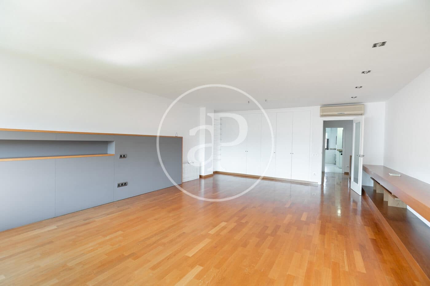 3 soverom Leilighet til leie i Barcelona by - € 3 600 (Ref: 9085503)