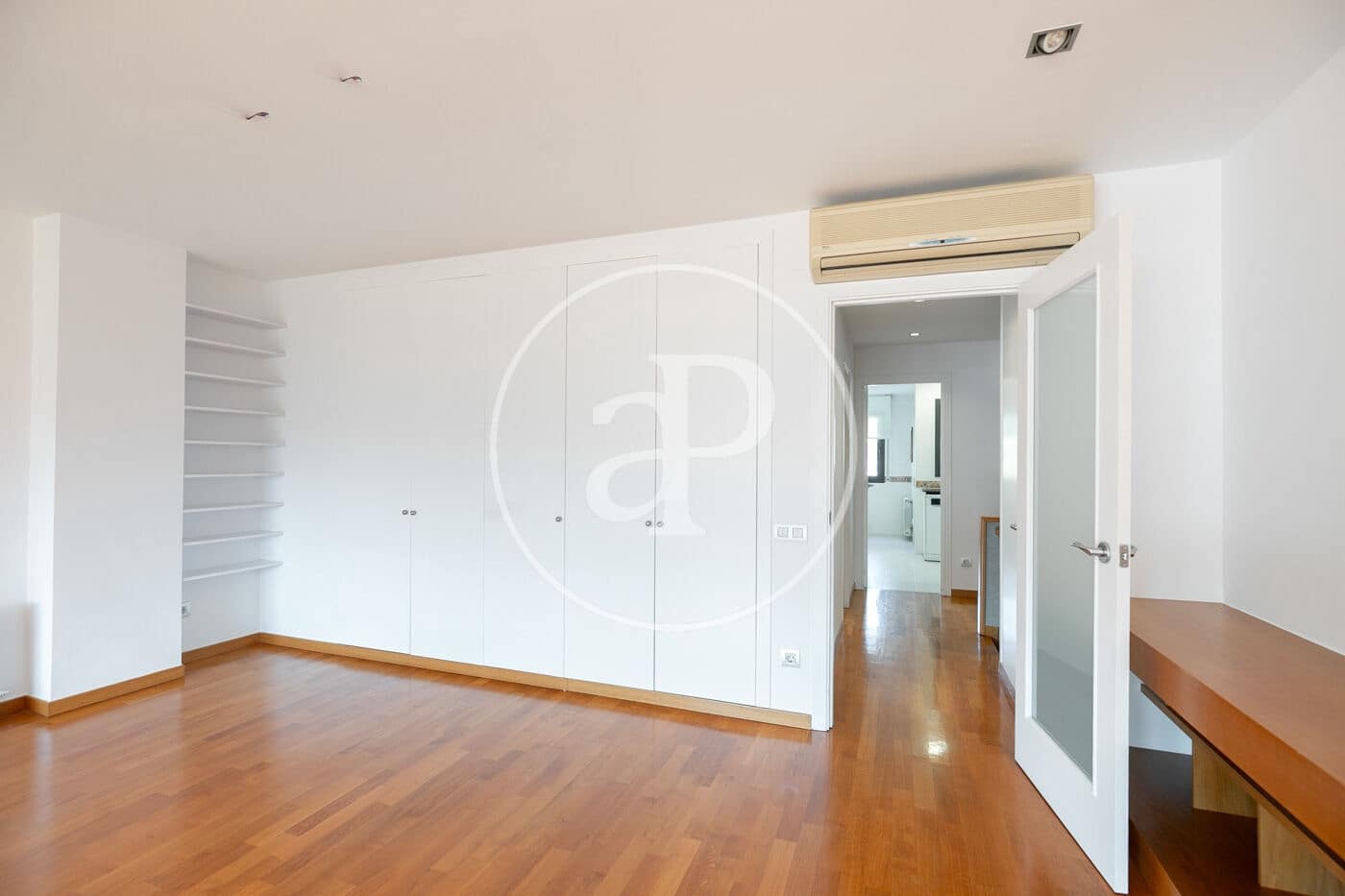 3 soverom Leilighet til leie i Barcelona by - € 3 600 (Ref: 9085503)