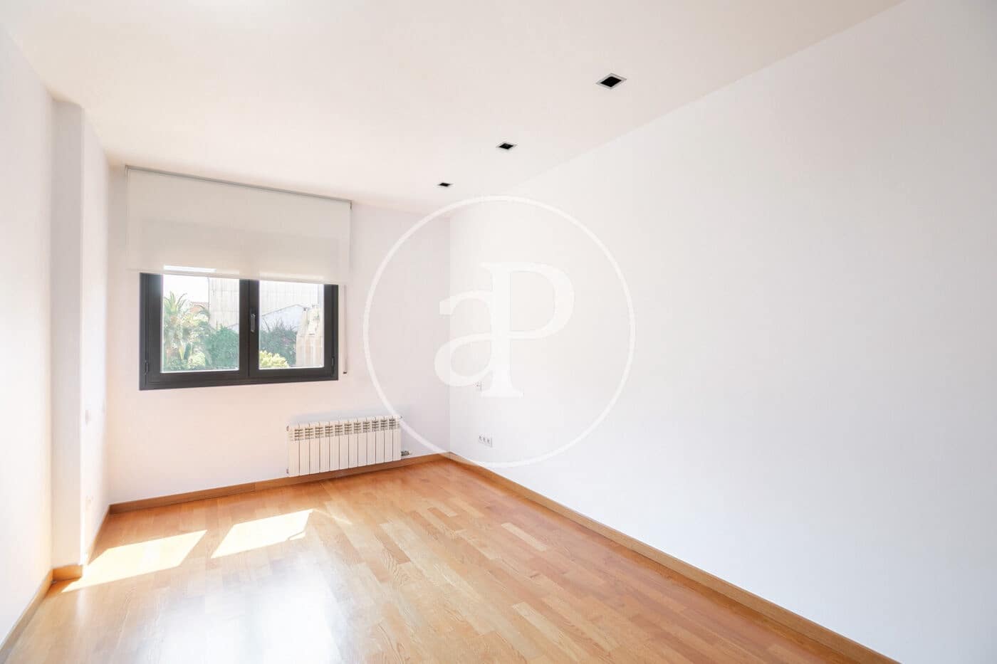 3 soverom Leilighet til leie i Barcelona by - € 3 600 (Ref: 9085503)