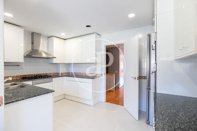 3 bedroom Apartment for rent in Sarrià, Barcelona city - € 3,600 (Ref: 9085503)