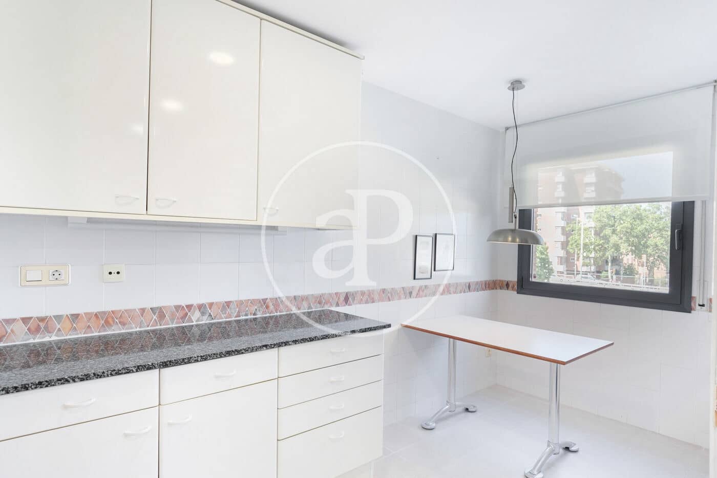 3 soverom Leilighet til leie i Barcelona by - € 3 600 (Ref: 9085503)