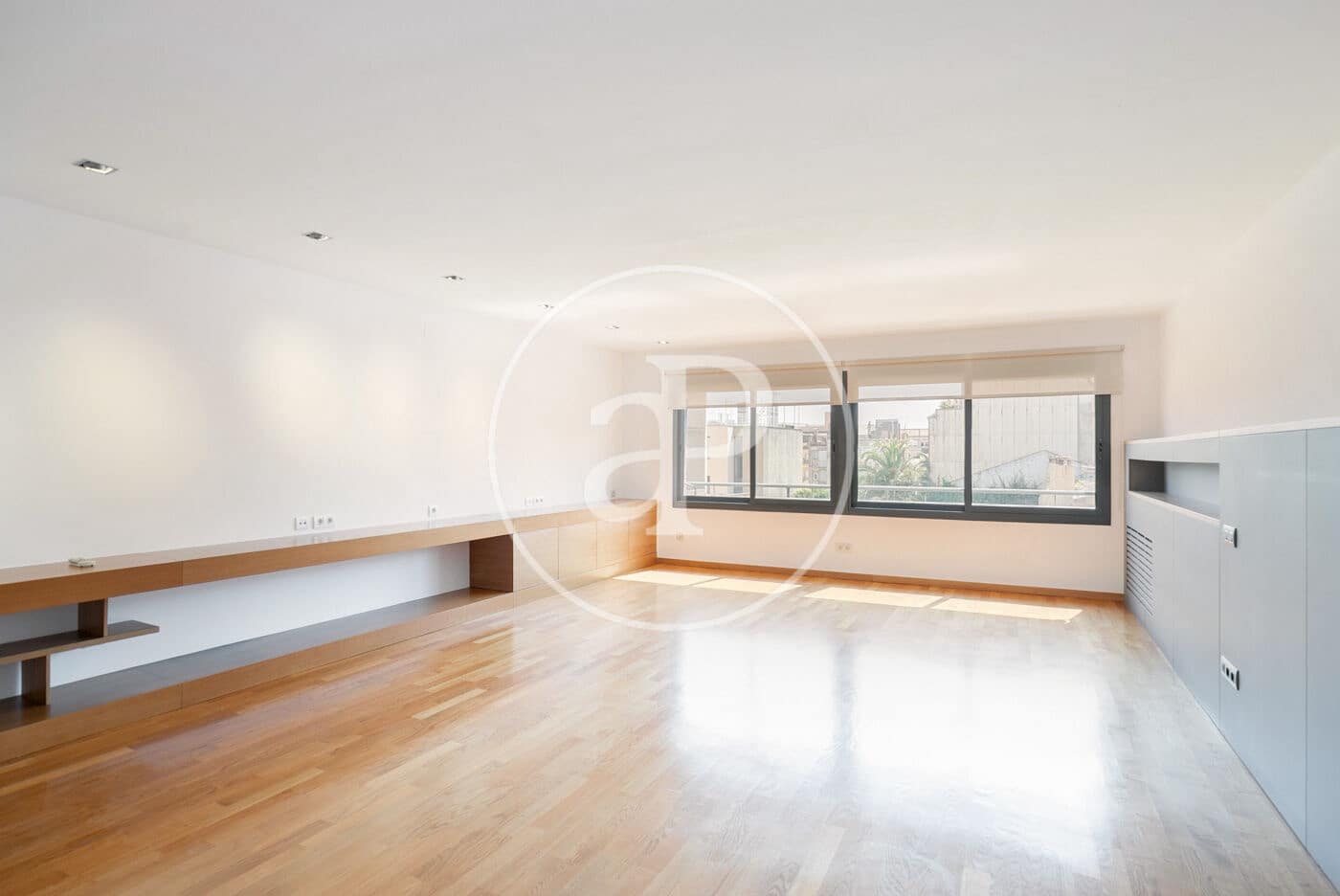 3 soverom Leilighet til leie i Barcelona by - € 3 600 (Ref: 9085503)