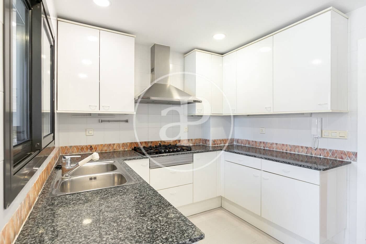 3 soverom Leilighet til leie i Barcelona by - € 3 600 (Ref: 9085503)