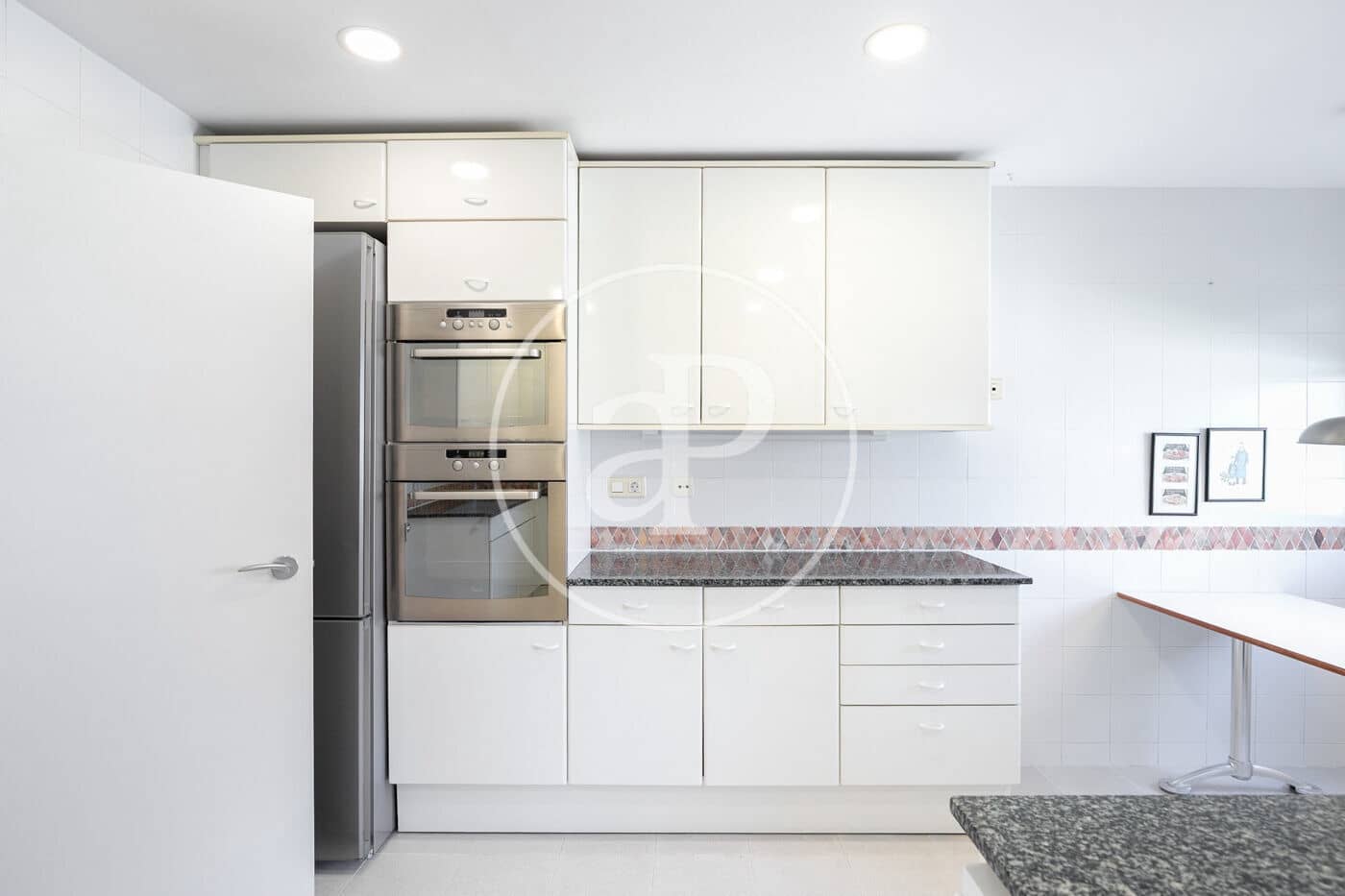 3 soverom Leilighet til leie i Barcelona by - € 3 600 (Ref: 9085503)