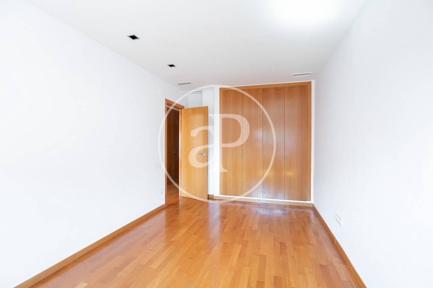 3 soverom Leilighet til leie i Barcelona by - € 3 600 (Ref: 9085503)