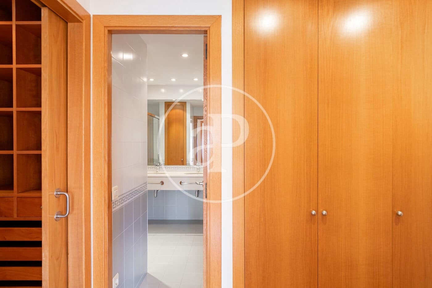 3 soverom Leilighet til leie i Barcelona by - € 3 600 (Ref: 9085503)