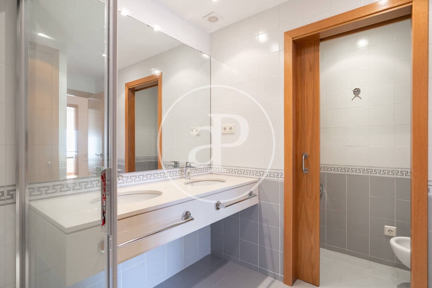 3 soverom Leilighet til leie i Barcelona by - € 3 600 (Ref: 9085503)