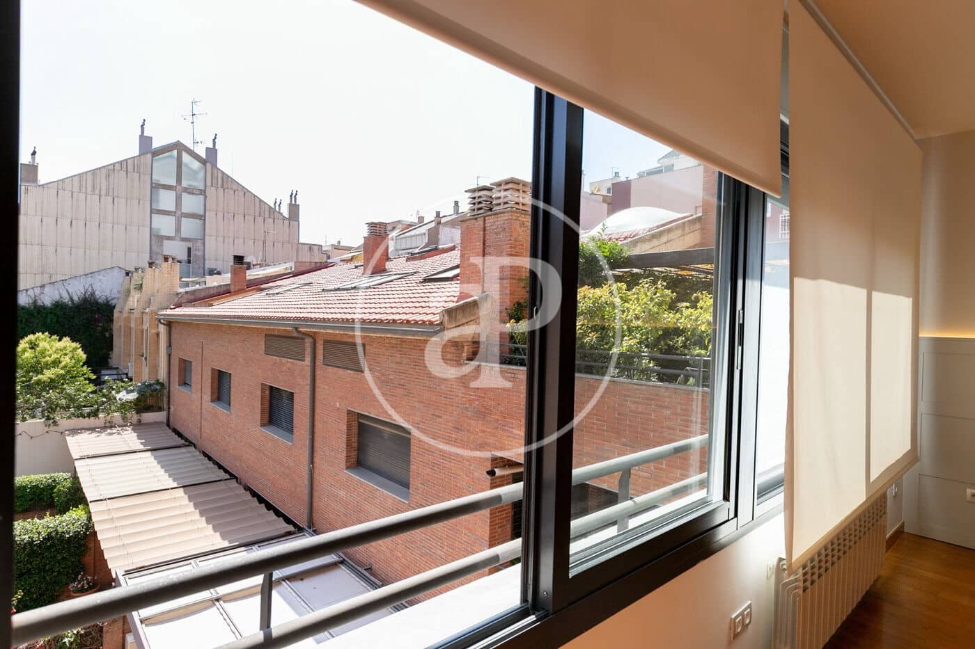 3 soverom Leilighet til leie i Barcelona by - € 3 600 (Ref: 9085503)