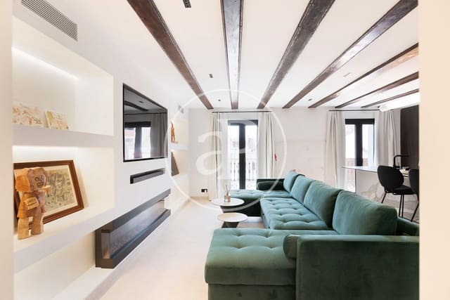 2 soveværelse Lejlighed til leje i El Barri Gòtic, Barcelona by - € 2.500 (Ref: 9091847)