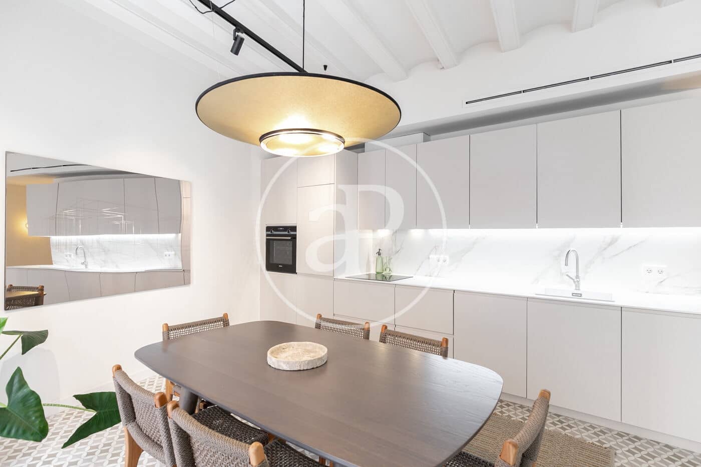 2 soveværelse Lejlighed til salg i Barcelona by - € 645.000 (Ref: 9091853)