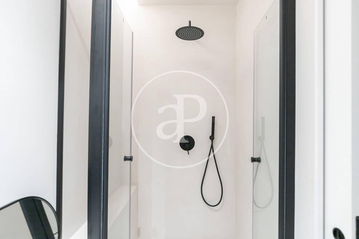 2 soveværelse Lejlighed til salg i Barcelona by - € 645.000 (Ref: 9091853)