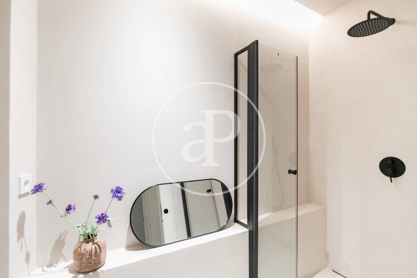 2 soveværelse Lejlighed til salg i Barcelona by - € 645.000 (Ref: 9091853)