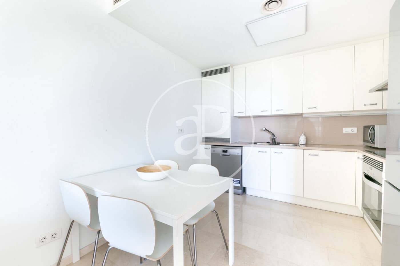 2 soveværelse Lejlighed til leje i Barcelona by med swimmingpool - € 2.302 (Ref: 9099320)