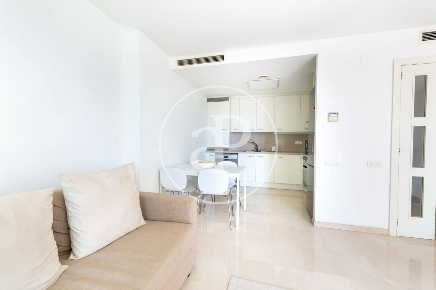 2 soveværelse Lejlighed til leje i Barcelona by med swimmingpool - € 2.302 (Ref: 9099320)