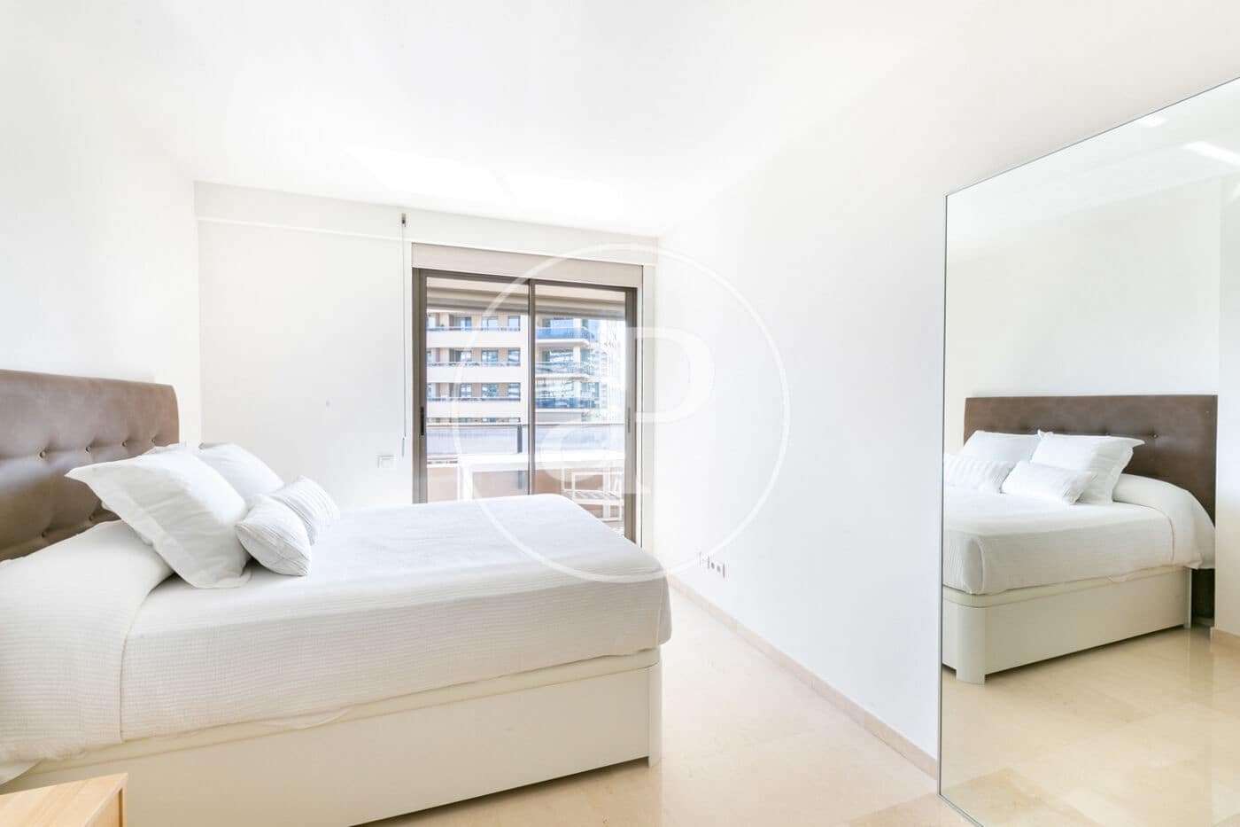 2 soveværelse Lejlighed til leje i Barcelona by med swimmingpool - € 2.302 (Ref: 9099320)