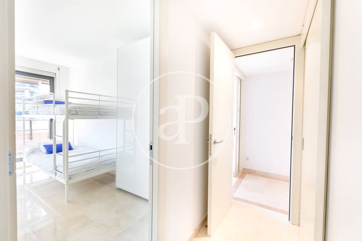 2 soveværelse Lejlighed til leje i Barcelona by med swimmingpool - € 2.302 (Ref: 9099320)