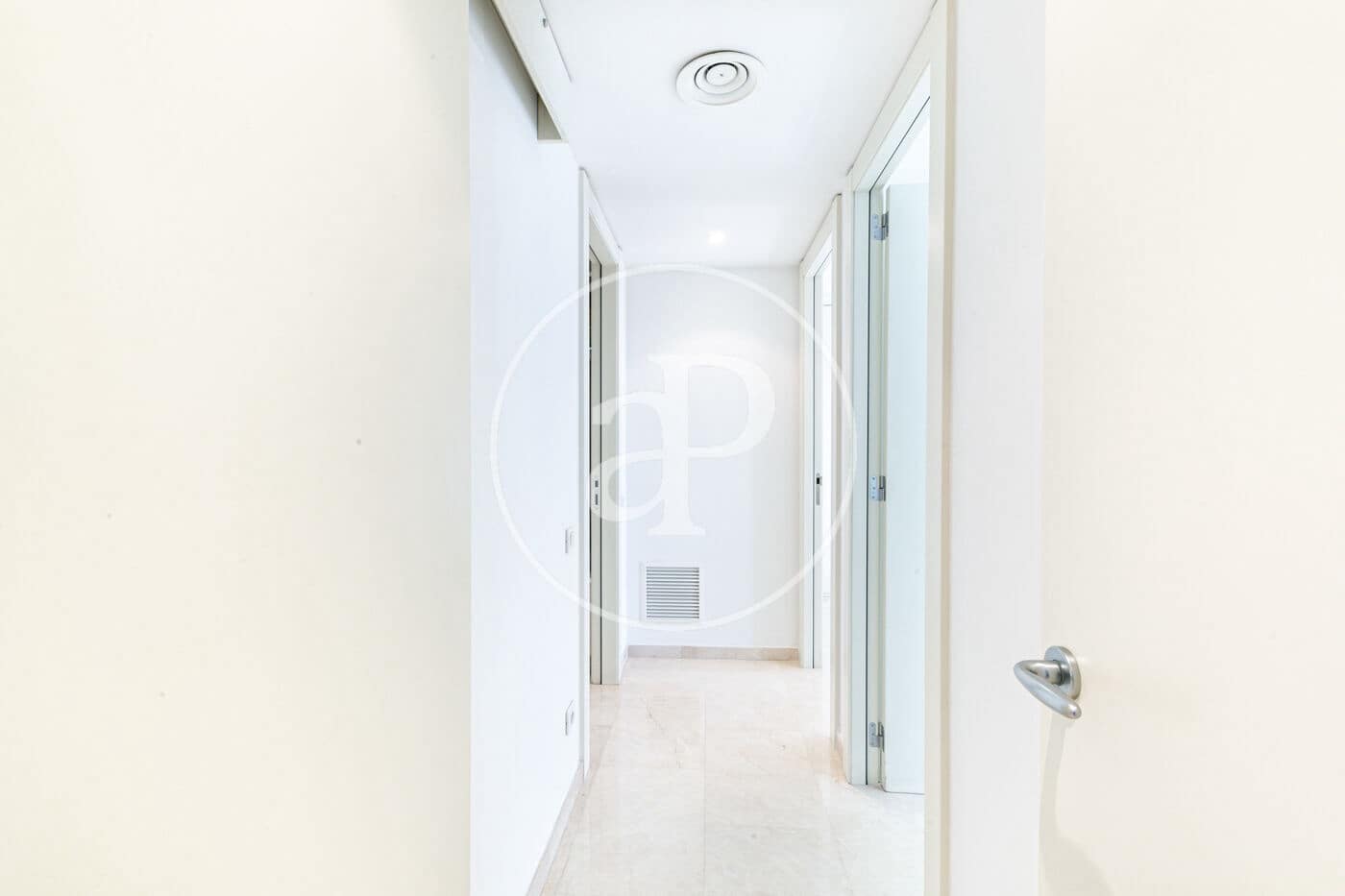 2 soveværelse Lejlighed til leje i Barcelona by med swimmingpool - € 2.302 (Ref: 9099320)