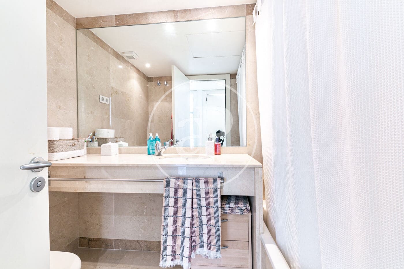 2 soveværelse Lejlighed til leje i Barcelona by med swimmingpool - € 2.302 (Ref: 9099320)