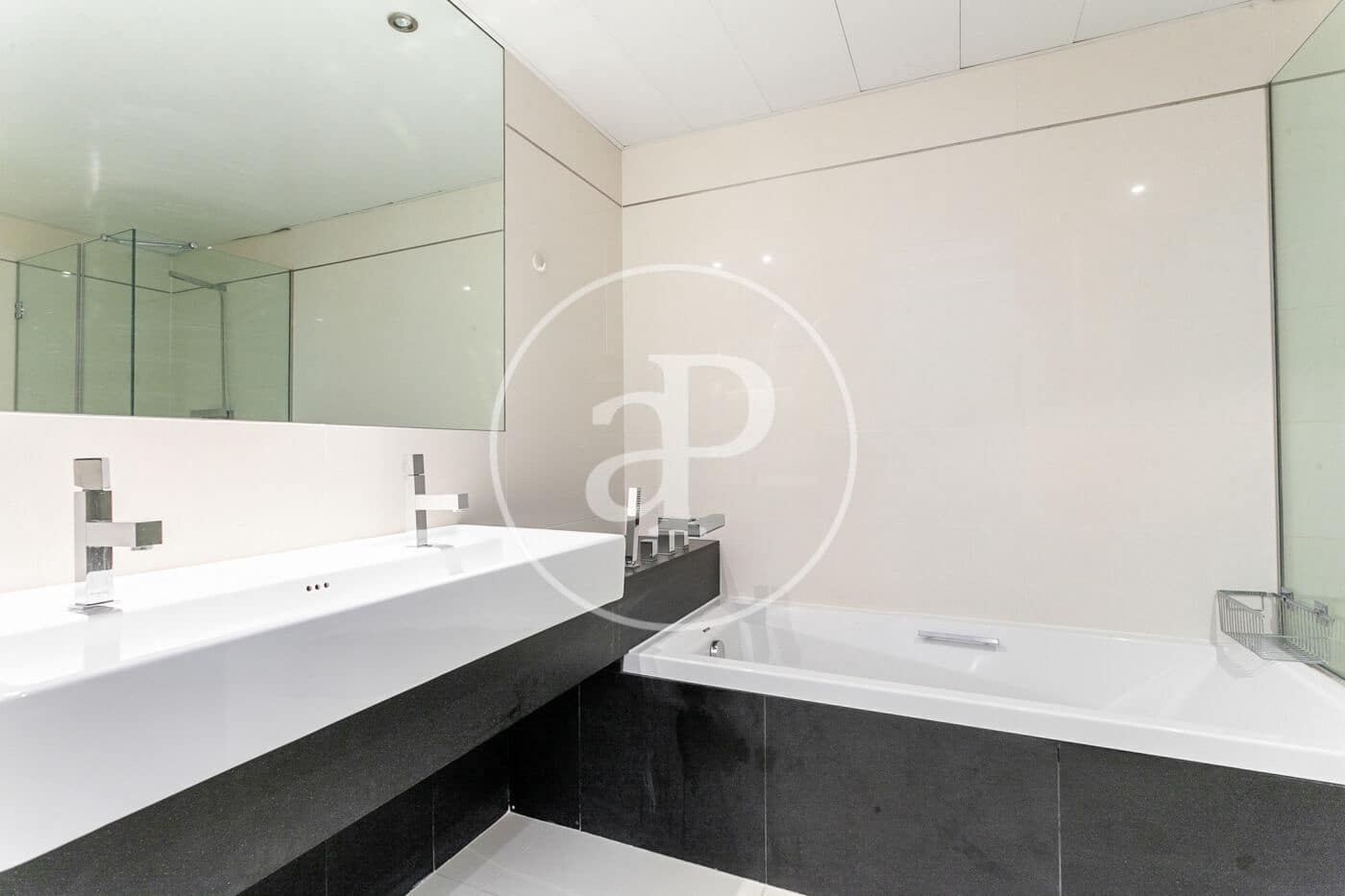 Penthouse de 3 chambres à louer à Barcelone ville avec piscine garage - 10 000 € (Ref: 9099323)