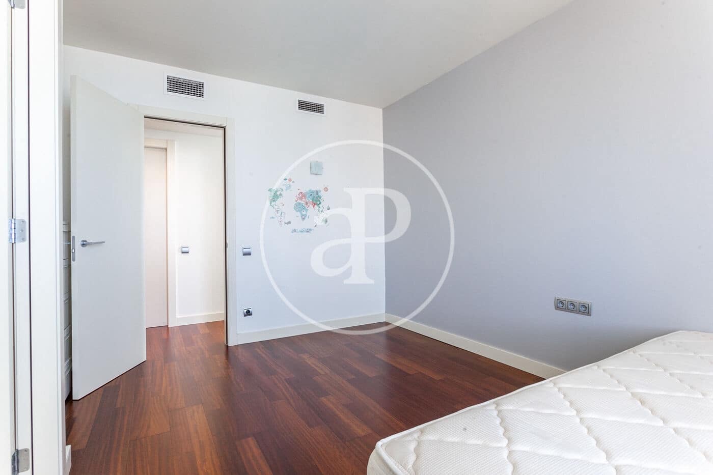 Penthouse de 3 chambres à louer à Barcelone ville avec piscine garage - 10 000 € (Ref: 9099323)