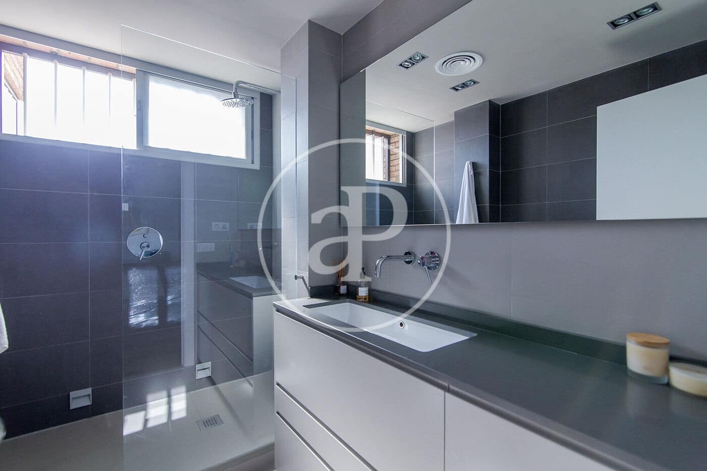 5 soverom Leilighet til leie i Barcelona by med garasje - € 7 500 (Ref: 9099324)
