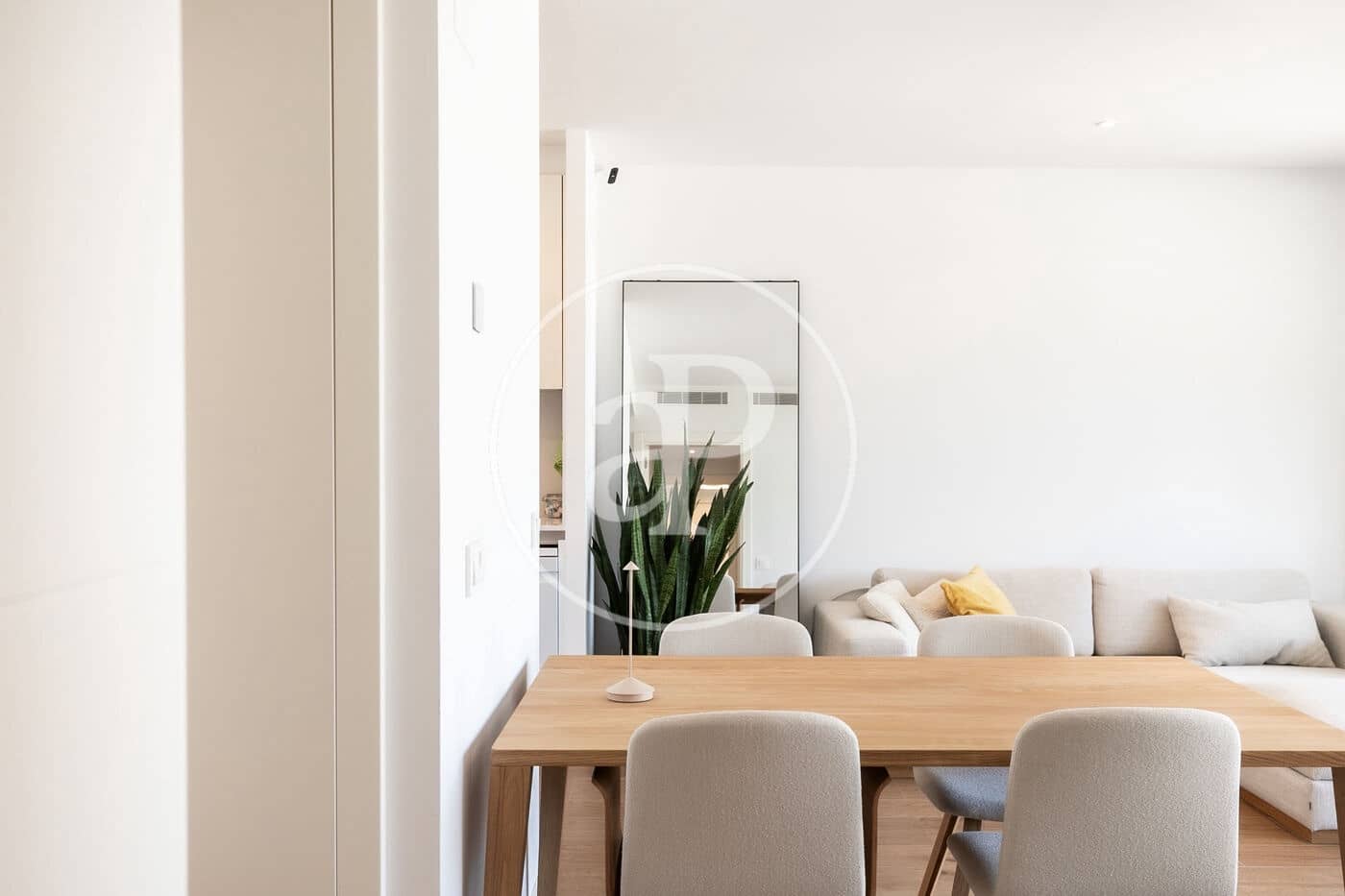 Appartement de 2 chambres à louer à Barcelone ville avec piscine - 2 700 € (Ref: 9100931)