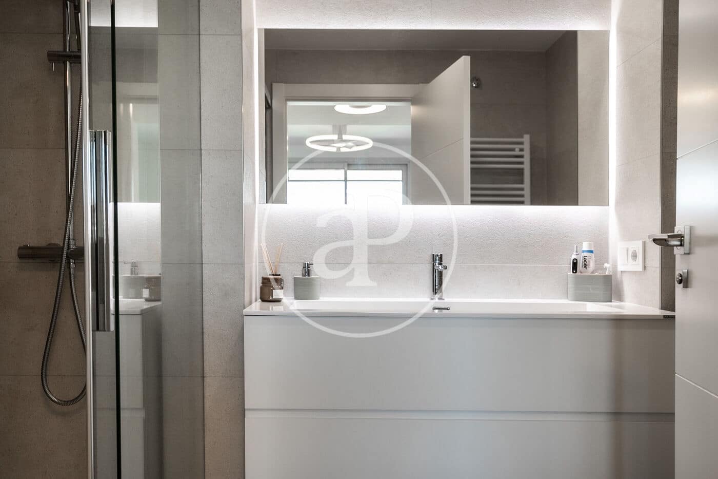 Appartement de 2 chambres à louer à Barcelone ville avec piscine - 2 700 € (Ref: 9100931)