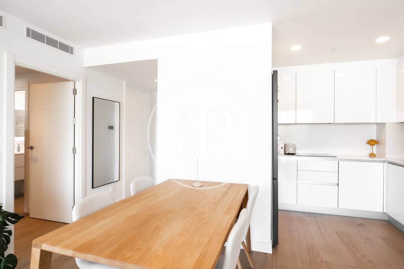 Appartement de 2 chambres à louer à Barcelone ville avec piscine - 2 700 € (Ref: 9100931)