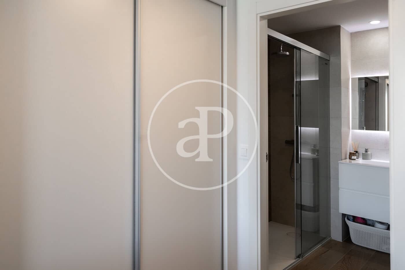Appartement de 2 chambres à louer à Barcelone ville avec piscine - 2 700 € (Ref: 9100931)