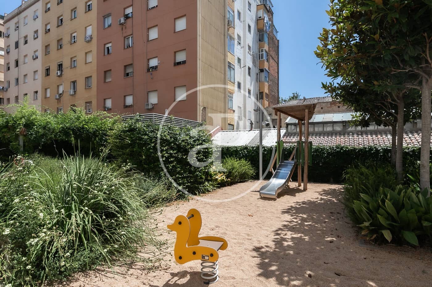 Appartement de 2 chambres à louer à Barcelone ville avec piscine - 2 700 € (Ref: 9100931)