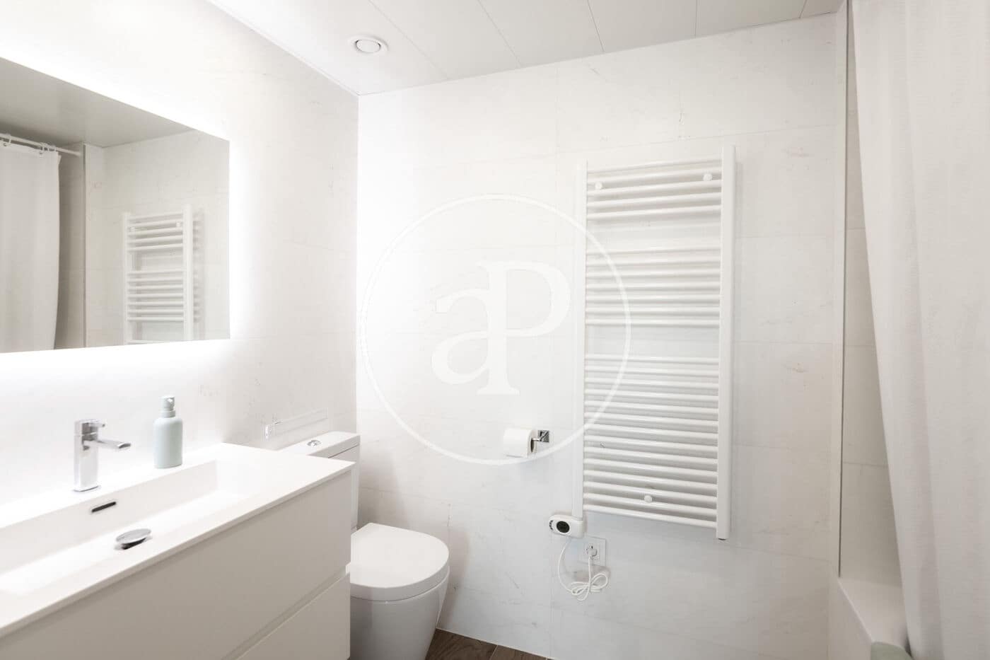 Appartement de 2 chambres à louer à Barcelone ville avec piscine - 2 700 € (Ref: 9100931)