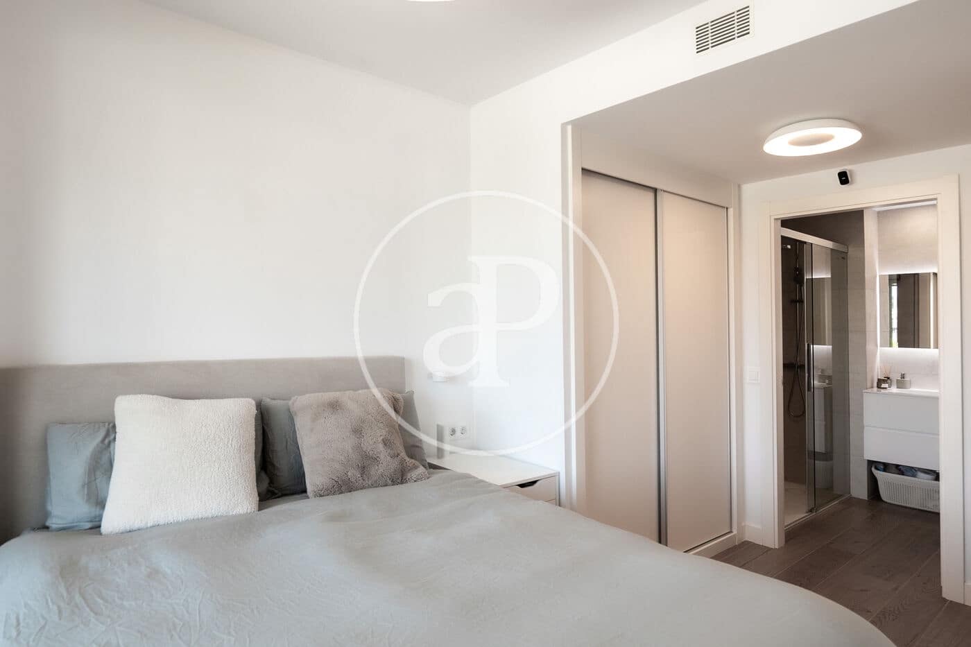 Appartement de 2 chambres à louer à Barcelone ville avec piscine - 2 700 € (Ref: 9100931)