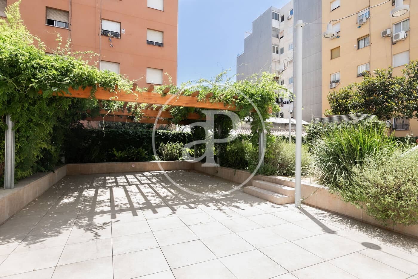 Appartement de 2 chambres à louer à Barcelone ville avec piscine - 2 700 € (Ref: 9100931)