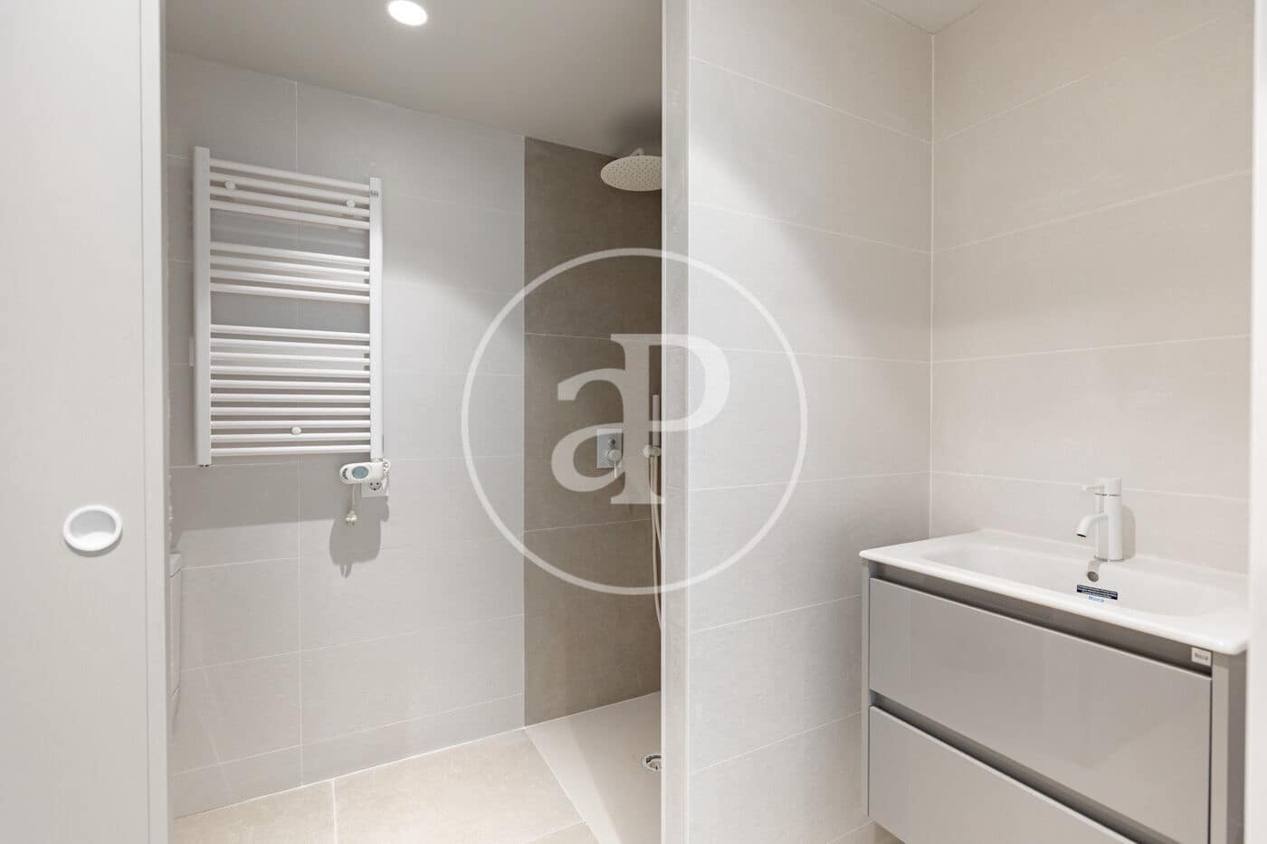 Leilighet til salgs i L'Hospitalet de Llobregat med svømmebasseng garasje - € 475 000 (Ref: 9103103)