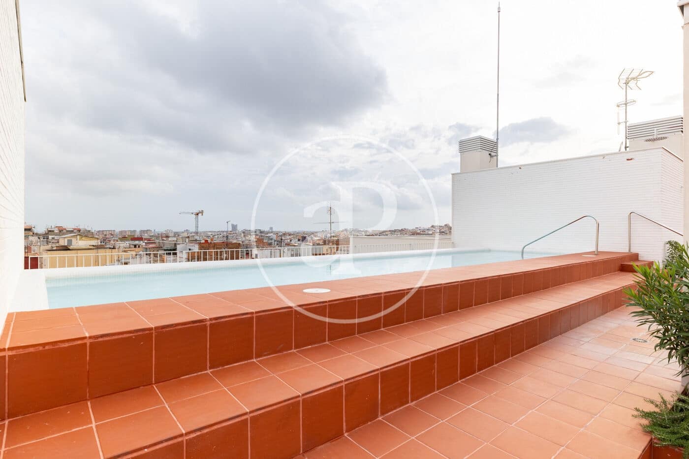 Leilighet til salgs i L'Hospitalet de Llobregat med svømmebasseng garasje - € 475 000 (Ref: 9103103)