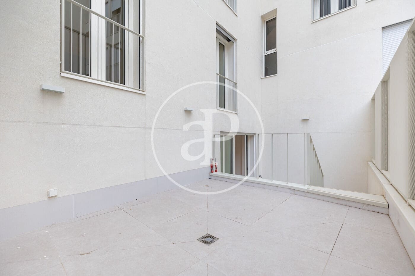 Leilighet til salgs i L'Hospitalet de Llobregat med svømmebasseng garasje - € 475 000 (Ref: 9103103)